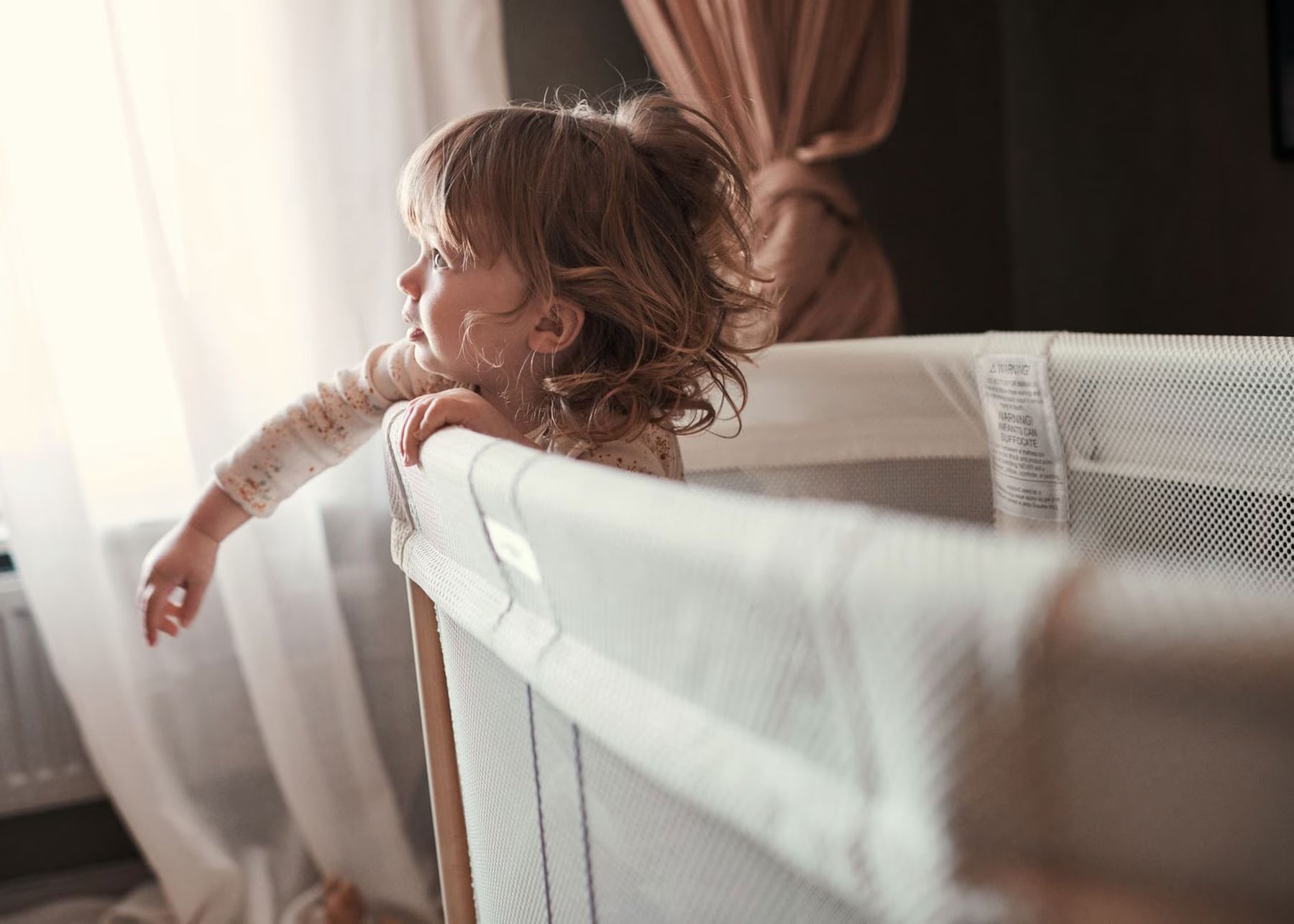 How to Open and Close the Zippers on Your Baby Crib