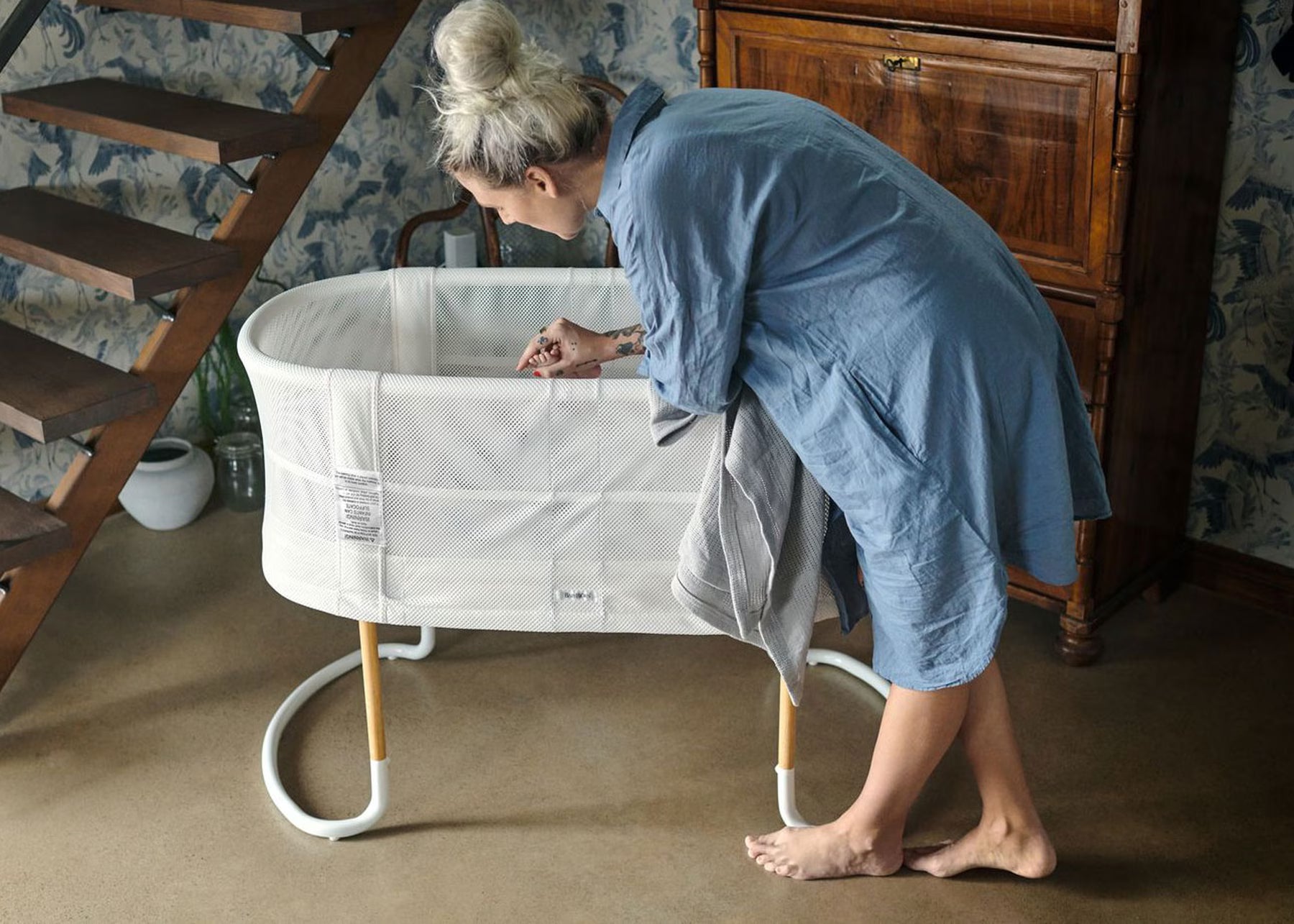 How to Set Up Your Baby Crib in the Upper Position