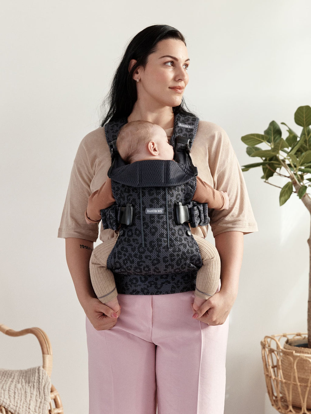 How to adjust the child’s position in Baby Carrier One