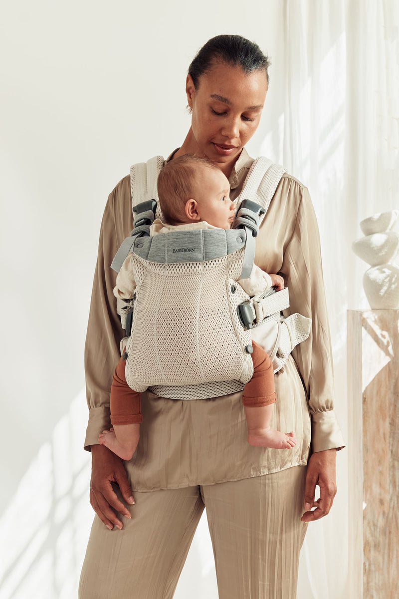 How to adjust the head support on Baby Carrier Harmony