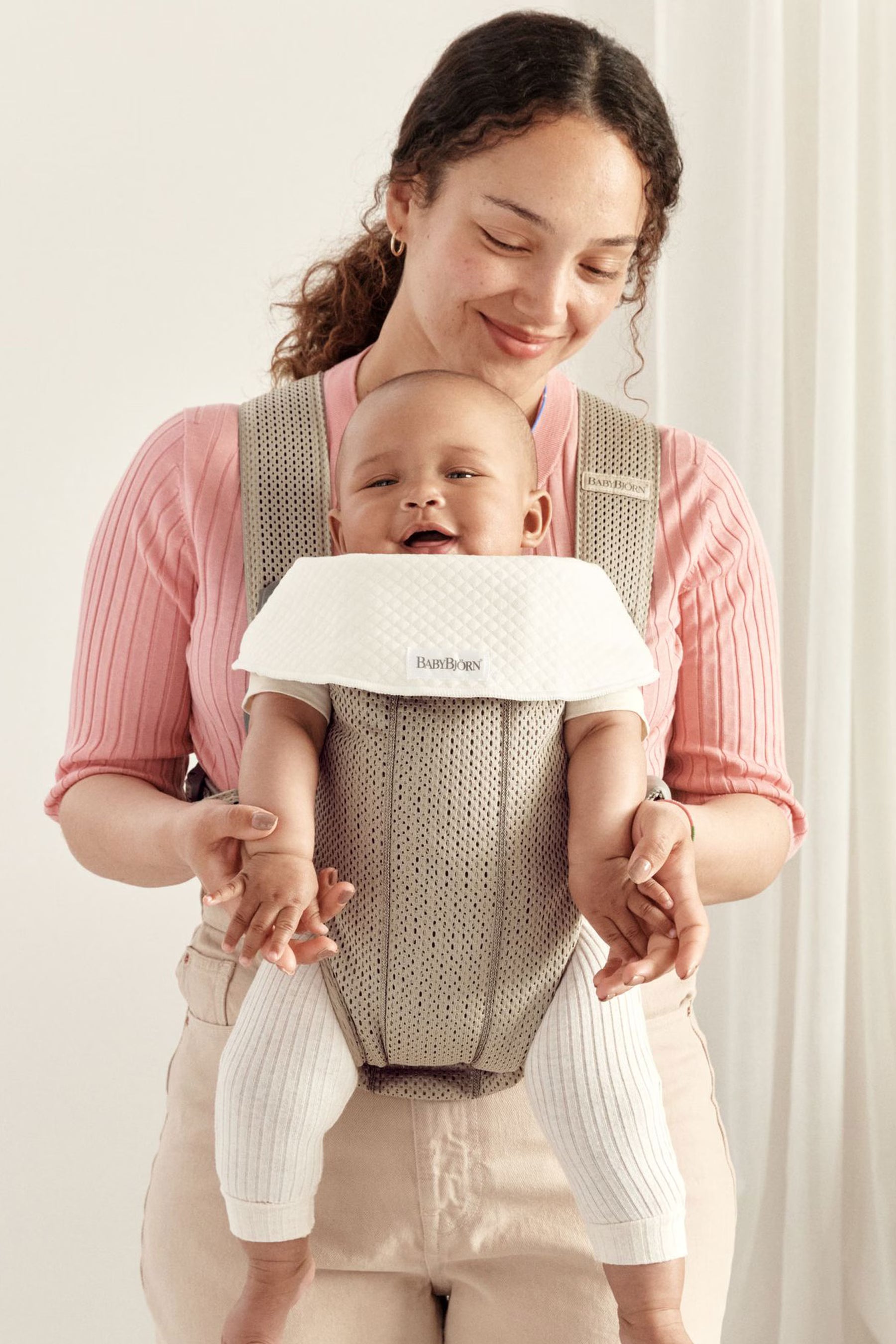 How to attach the Bib for Baby Carrier Mini