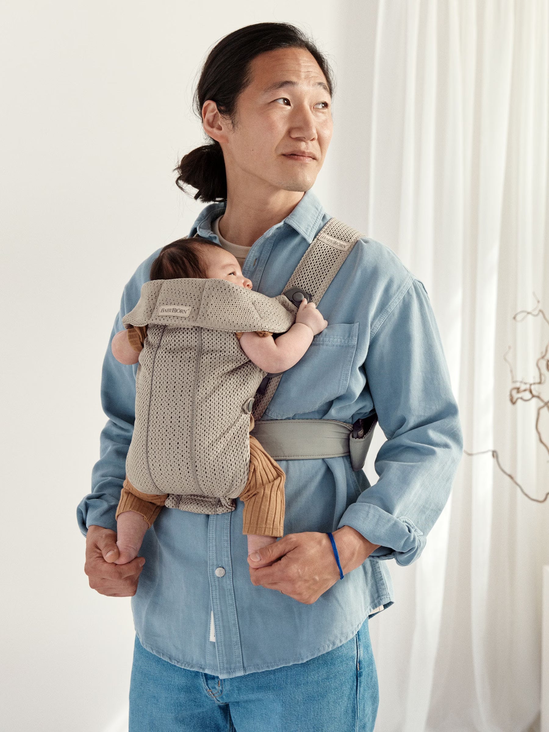 How to attach the Cover for Baby Carrier on Baby Carrier Mini