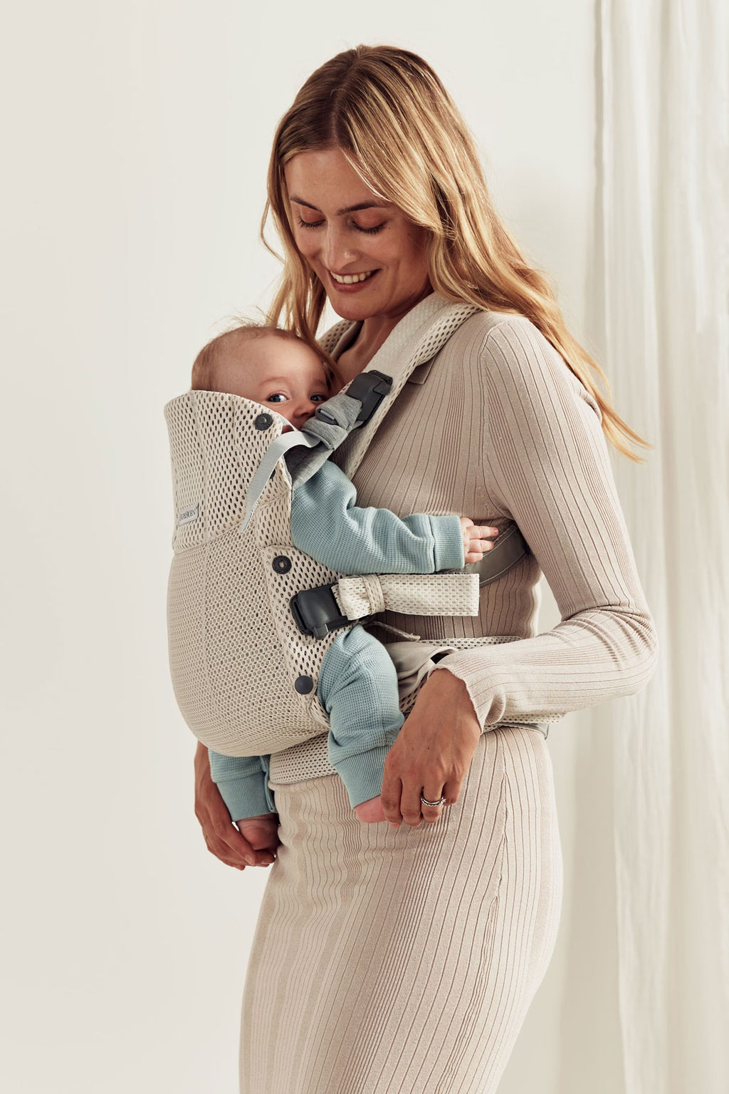 How to carry a newborn in Baby Carrier Harmony