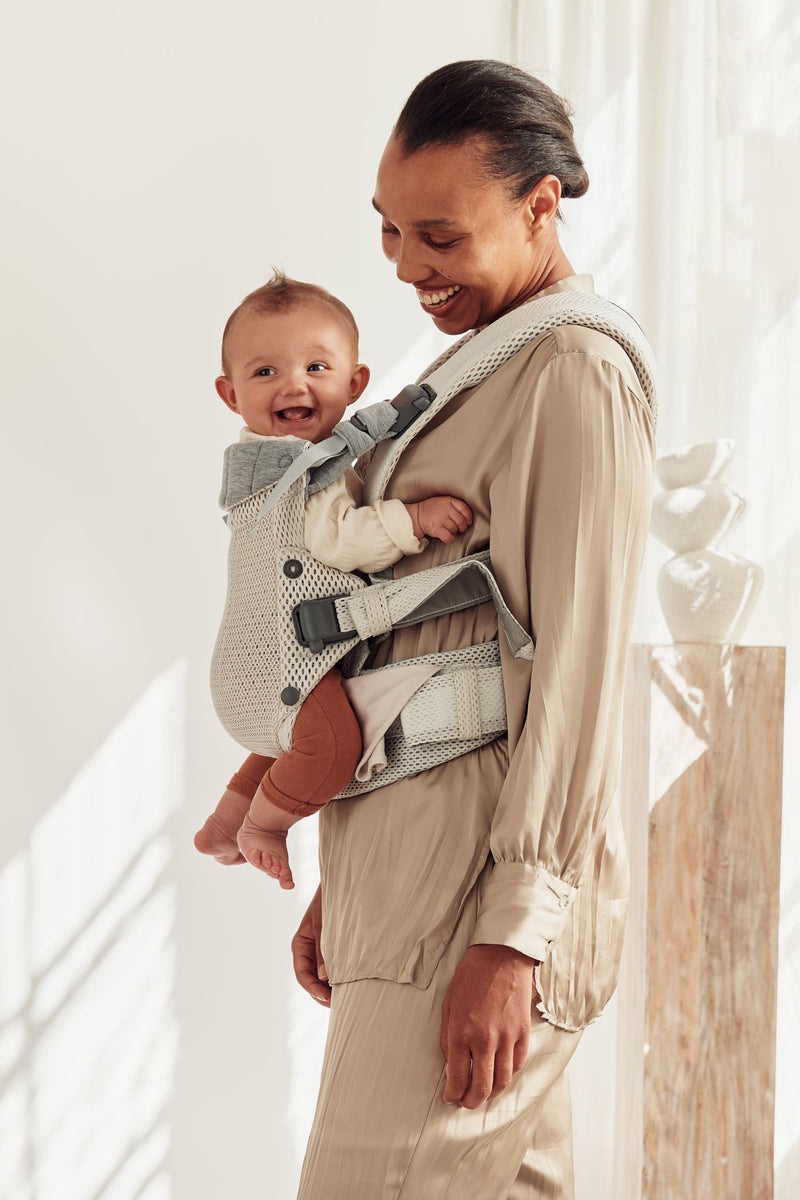 How to carry your baby facing inward in Baby Carrier Harmony