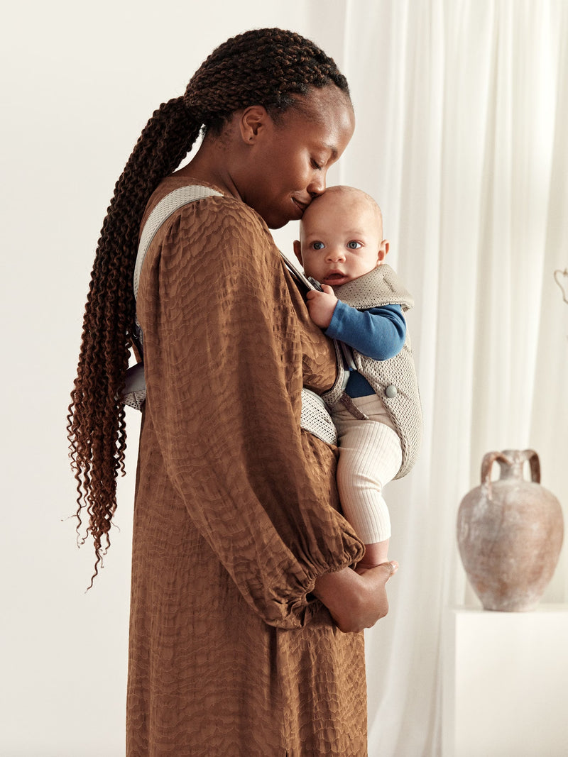 How to use the facing-in position for baby on Baby Carrier Mini