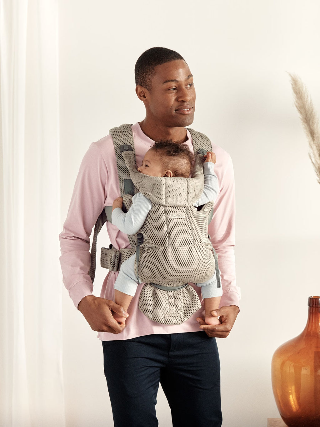 How to use the facing-in position for newborn on Baby Carrier Move