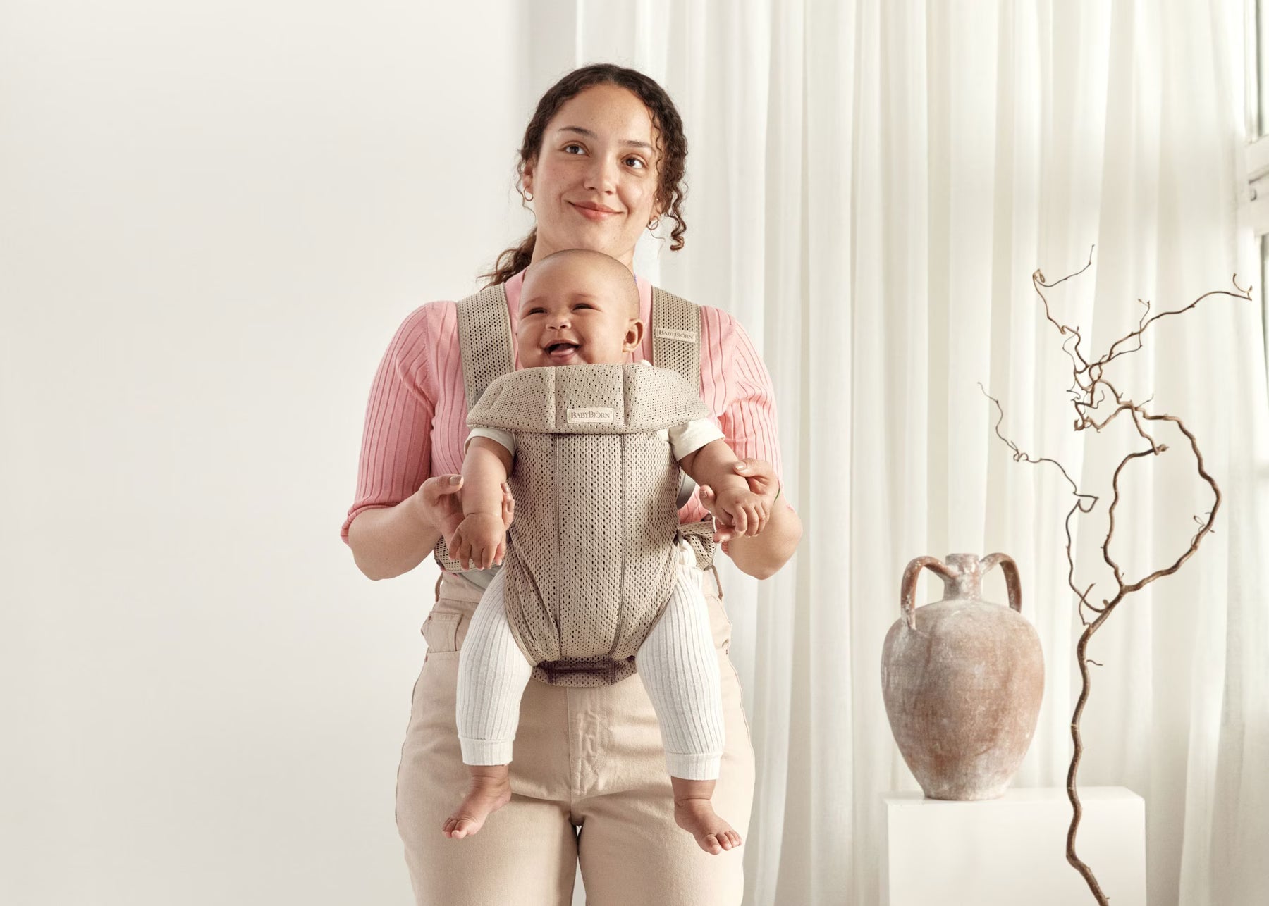 How to use the facing-out position on Baby Carrier Mini